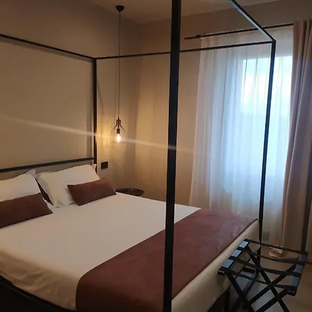 Casa Pezzo * 카스텔누보델가다